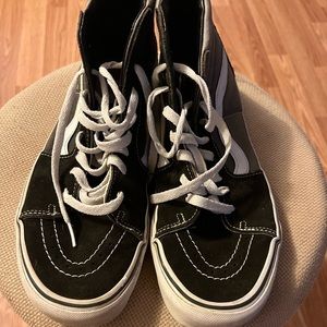 Gently worn Van sneakers. Size 10